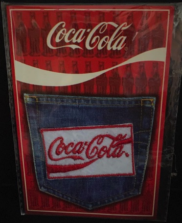 9588-1 € 5,00 coca cola embleem om om kleding te naaien.jpeg